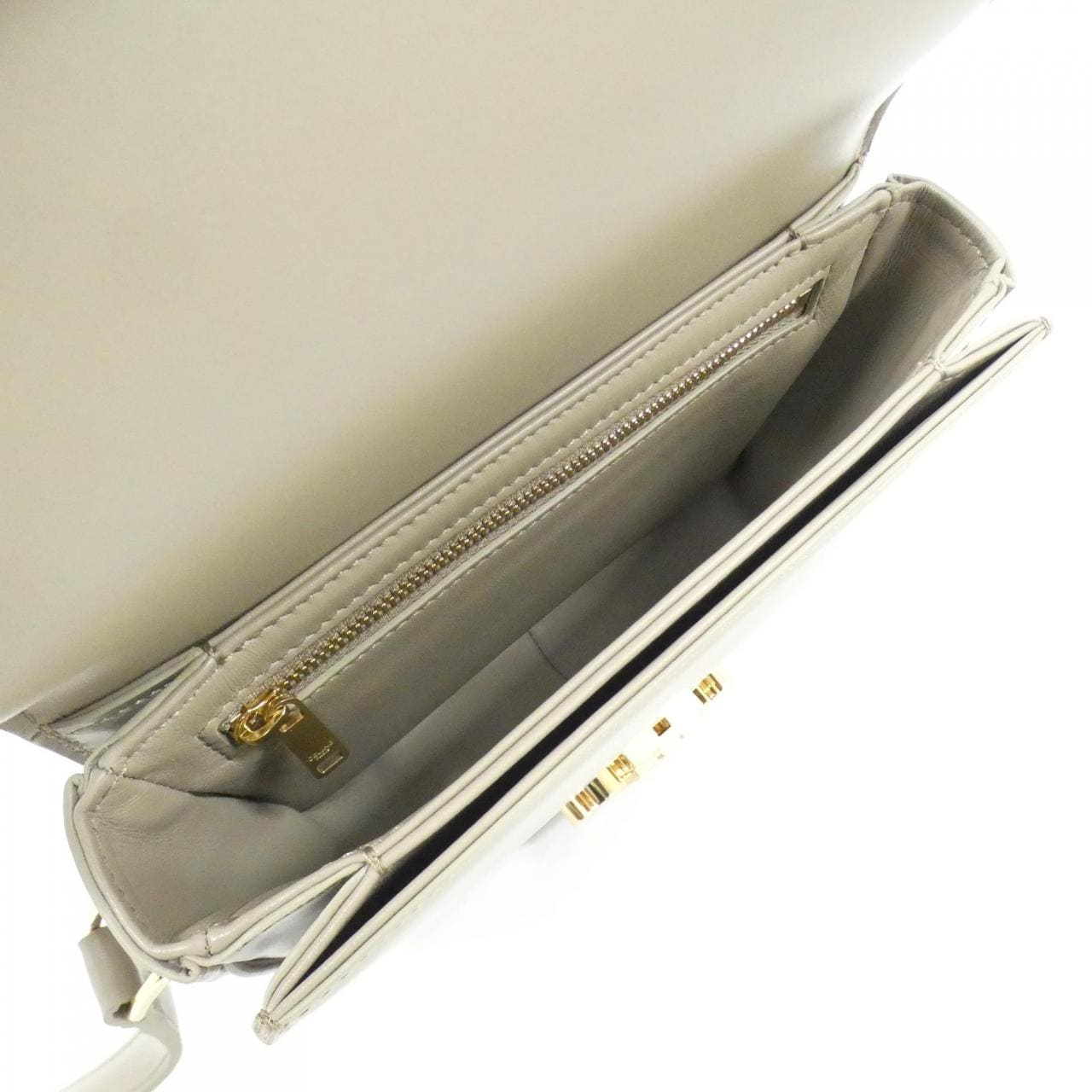 セリーヌ トリオンフ 写真6