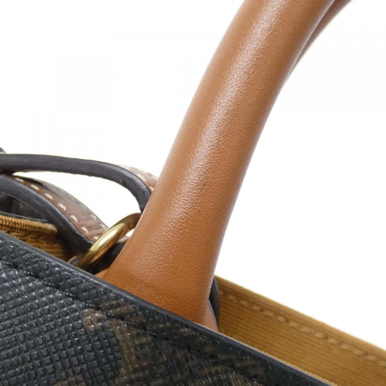 セリーヌ トリオンフ 写真4