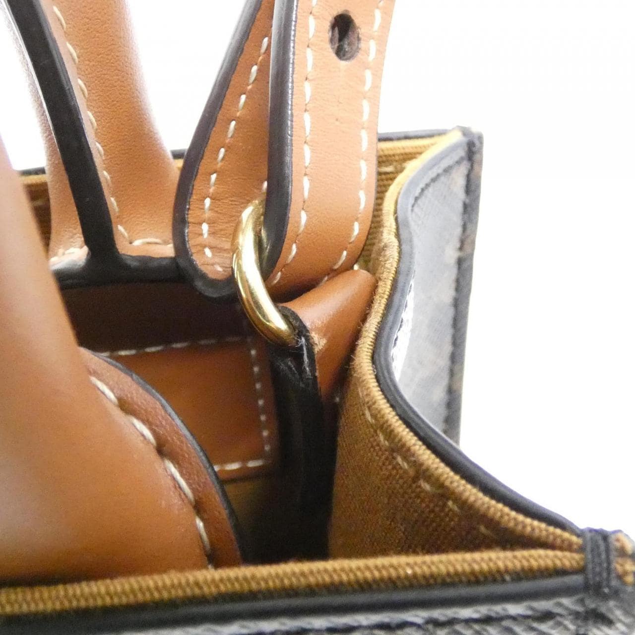 セリーヌ トリオンフ 写真5