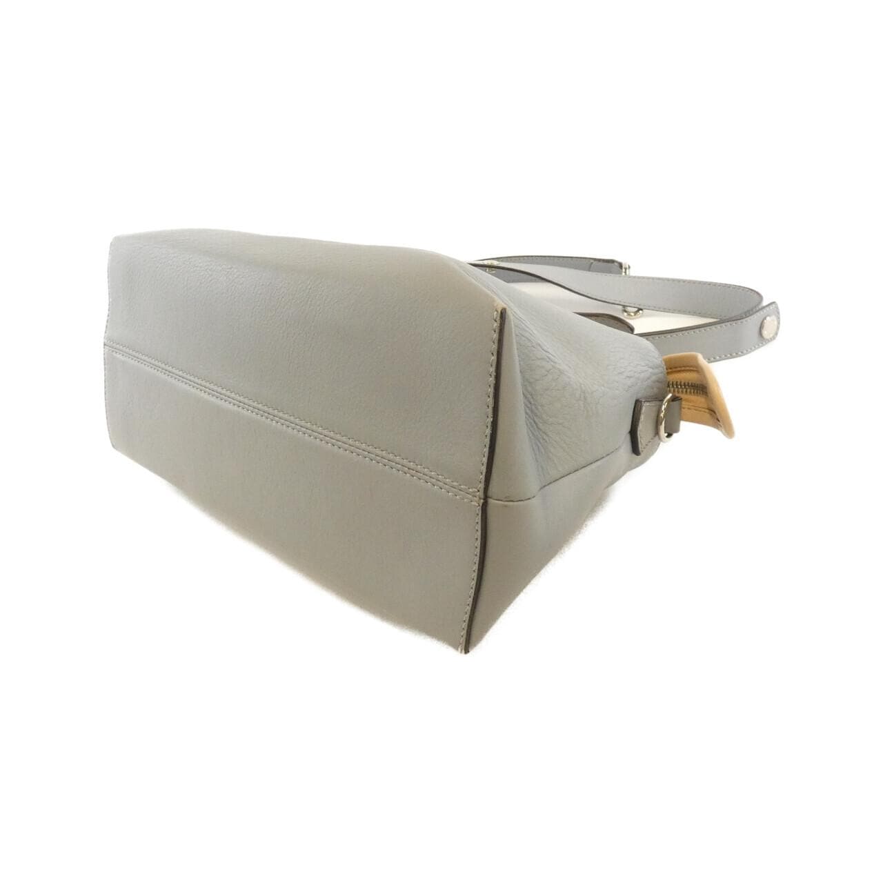 フェンディ バイザウェイ 写真3