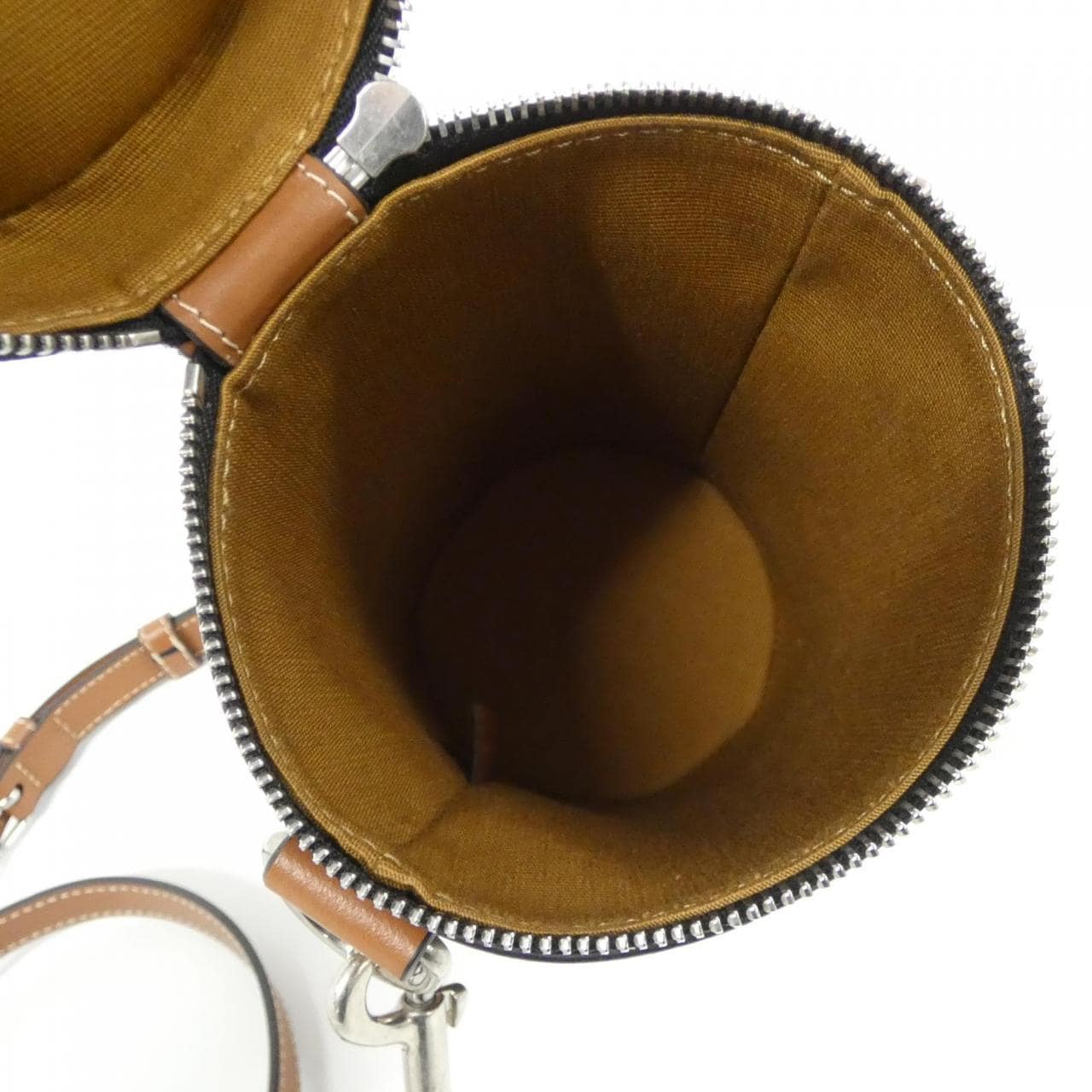 セリーヌ トリオンフ 写真8