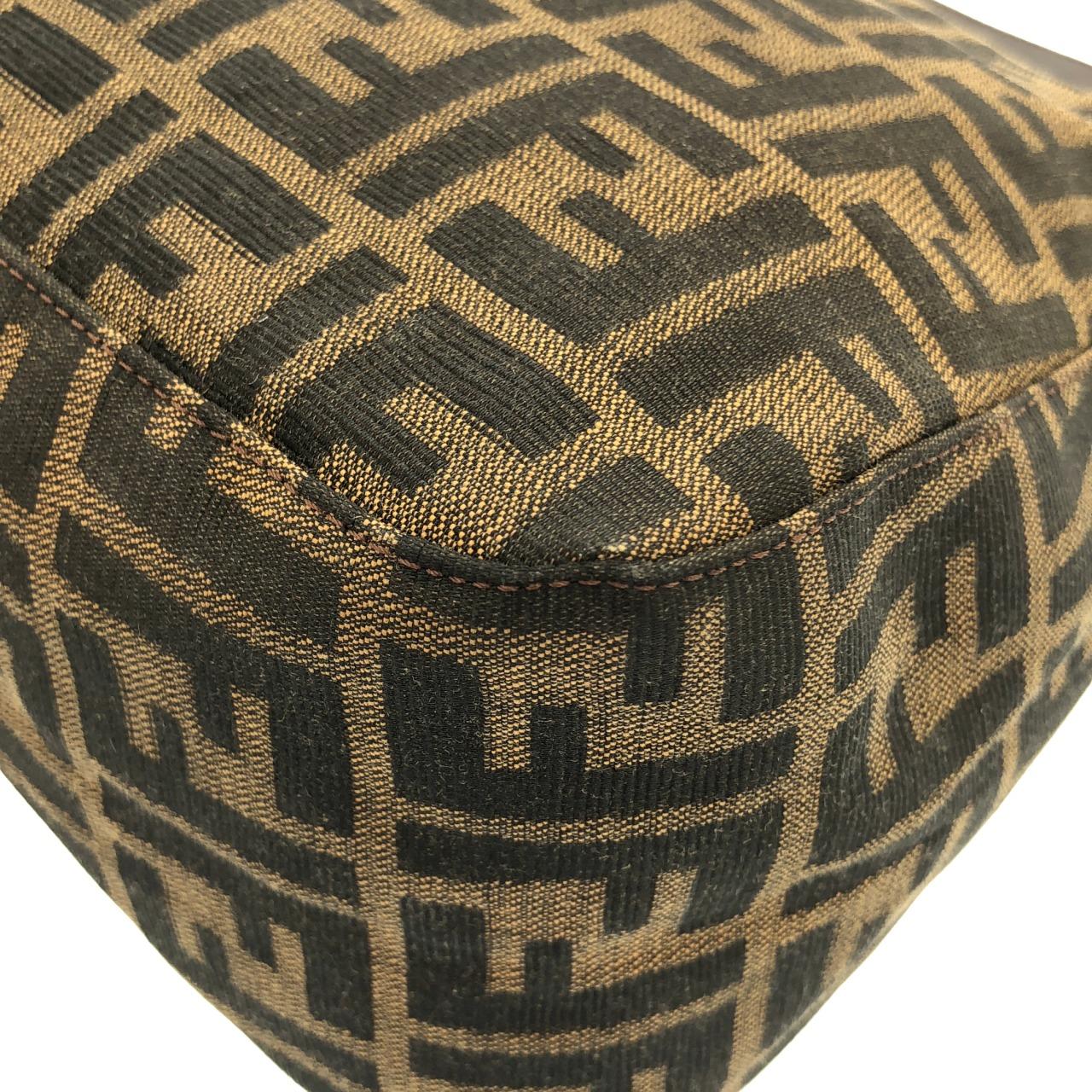 フェンディ バゲット 写真3