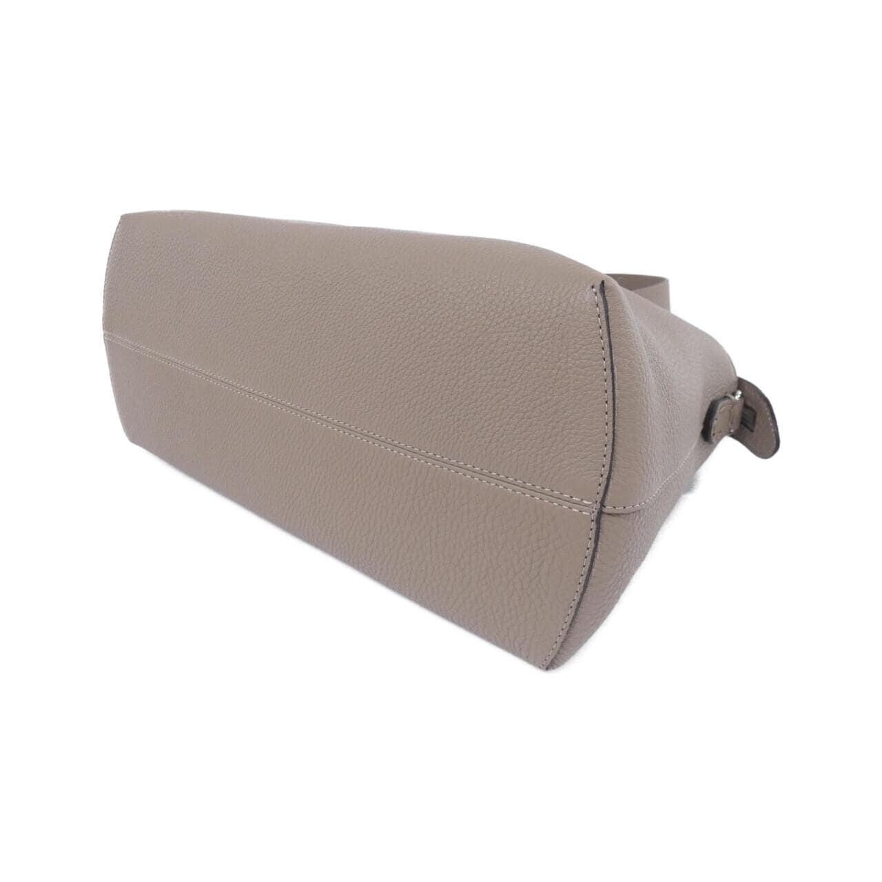 フェンディ バイザウェイ 写真2