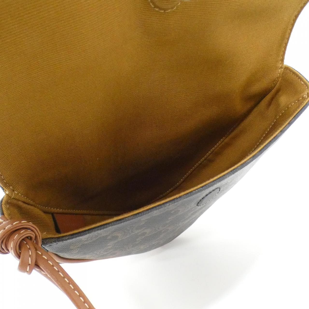 セリーヌ トリオンフ 写真6