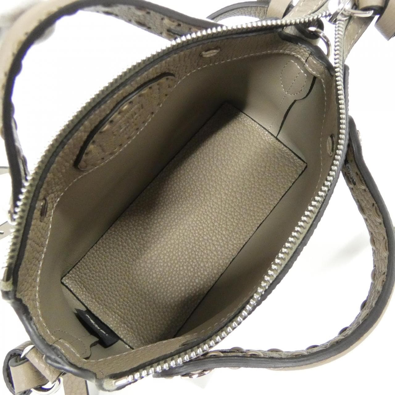 フェンディ バイザウェイ 写真6