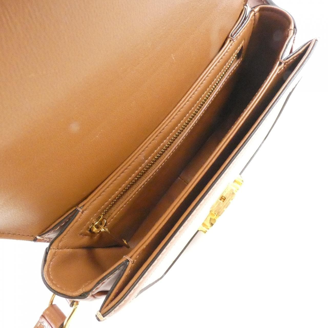 セリーヌ トリオンフ 写真8