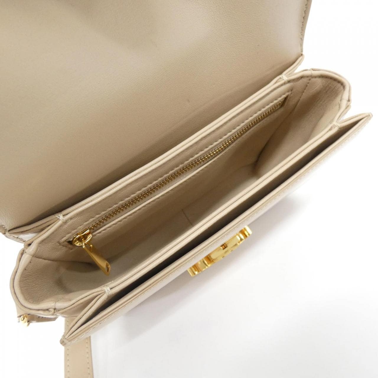 セリーヌ トリオンフ 写真7