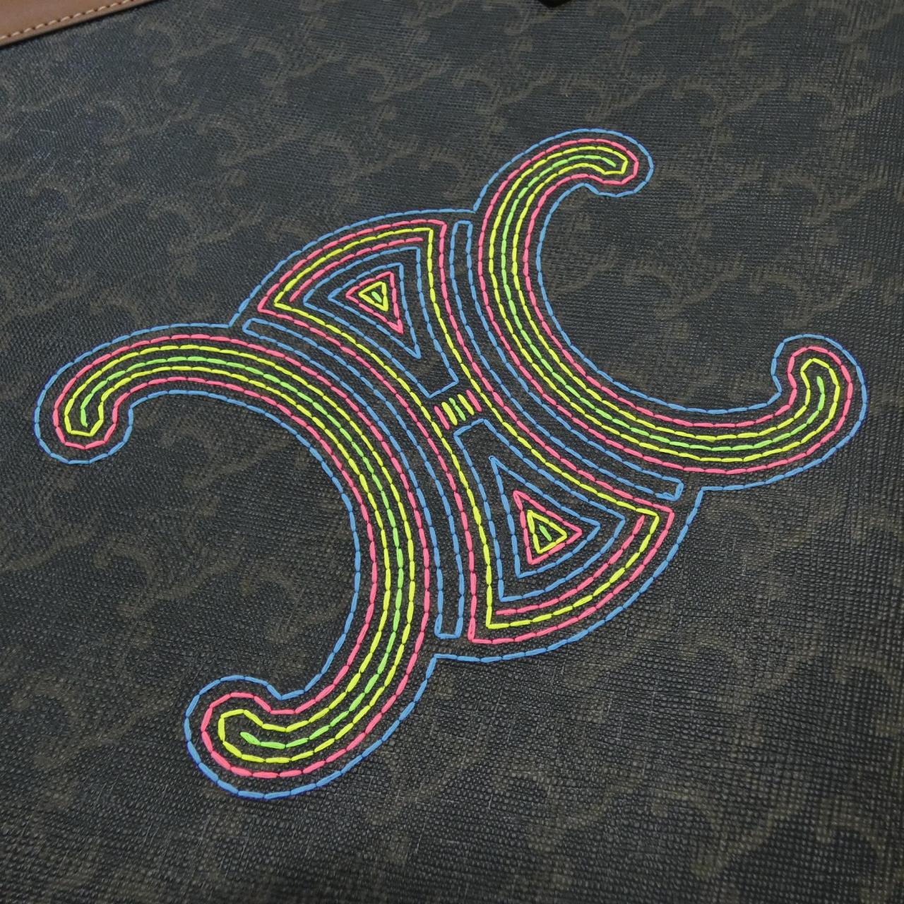 セリーヌ トリオンフ 写真4