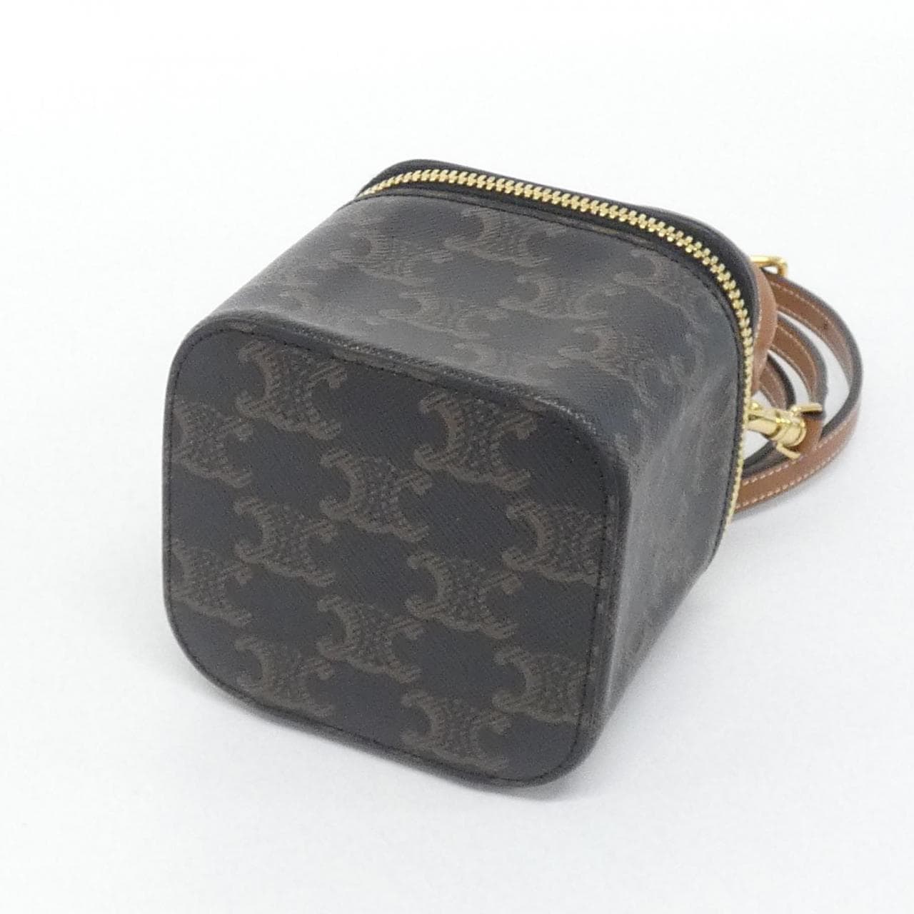 セリーヌ トリオンフ 写真3