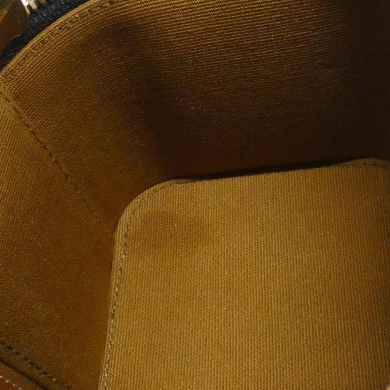 セリーヌ トリオンフ 写真7