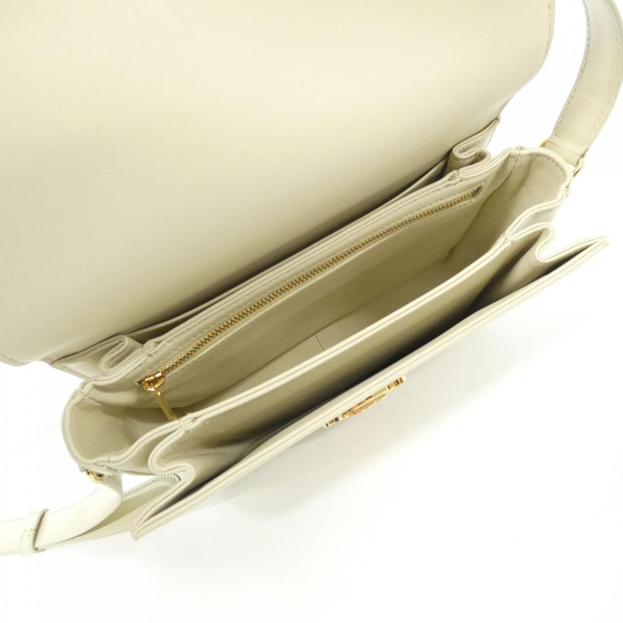 セリーヌ トリオンフ 写真5