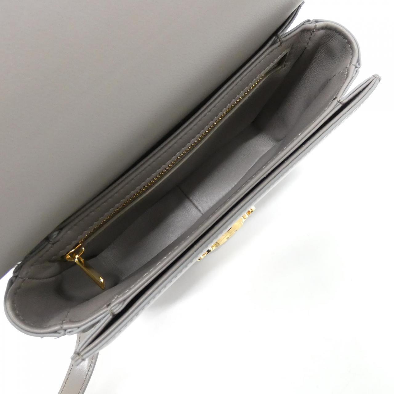 セリーヌ トリオンフ 写真8